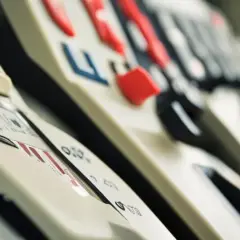 Jak zrobić debet na licznik przedpłatowy i uniknąć braku prądu w domu