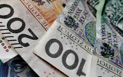 Jak wziąć debet w bankomacie – uniknij błędów i opłat krok po kroku